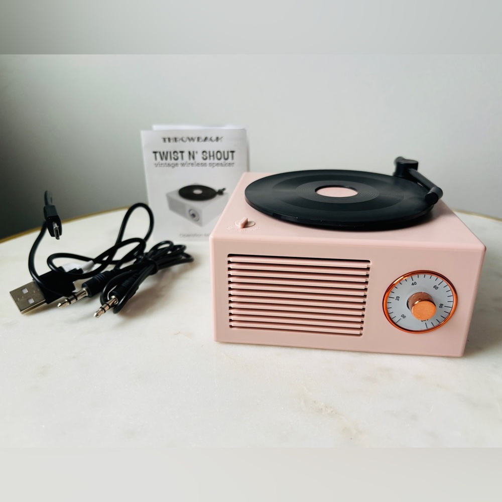 Throwback Twist N’ Shout Bluetooth Speaker Pink